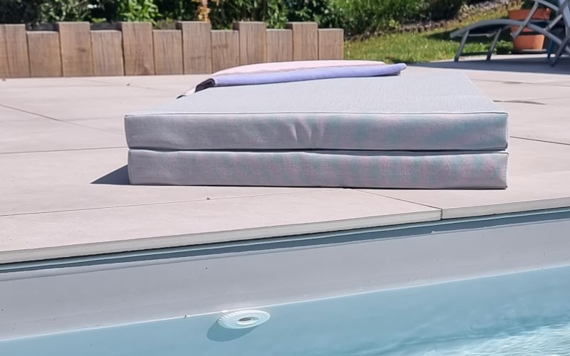 création d'un matelas de piscine sur mesure